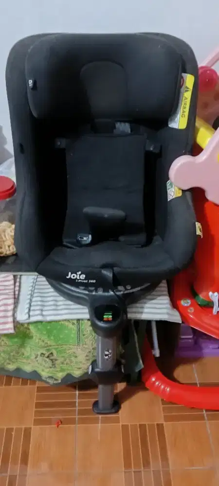 Car seat merk Joie i-pivot 360 bekas pakai ,no minus