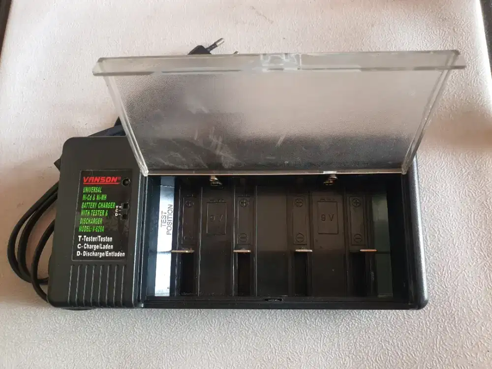 Vanson V-629A Universal Charger