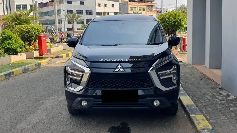 Mitsubishi Xpander Exceed 1.5 AT Hitam 2023 Like New Low KM Garansi