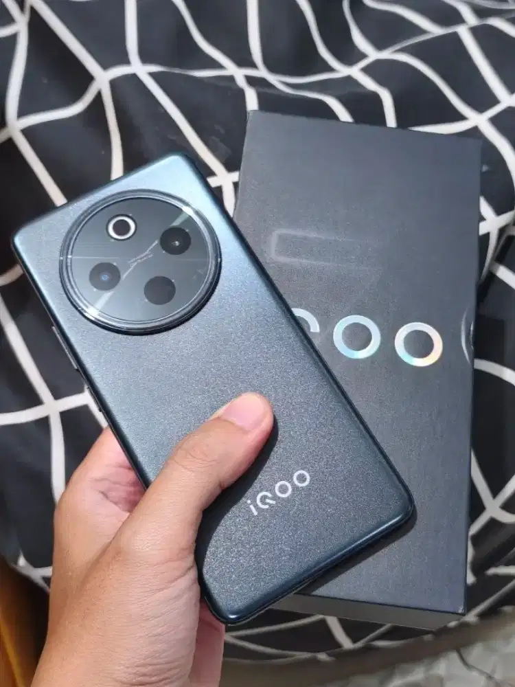 Iqoo z10 12/256 gb