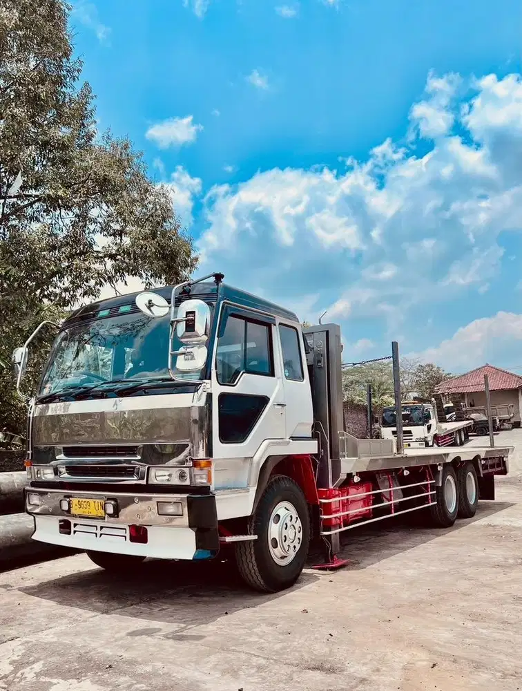 Di jual fuso 6x4 self loader tadana