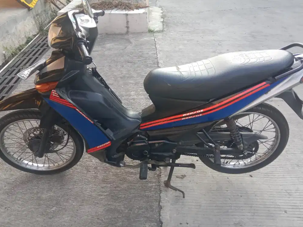 Di jual motor bekas vega zr warna hitam tahun 2009