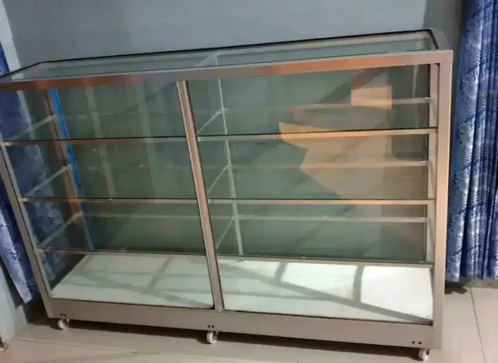 Etalase bekas panjang 2 Meter