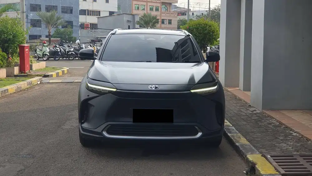 Toyota BZ4X Electric TSS EV AT Hitam NIK 2023 Like New Record Garansi