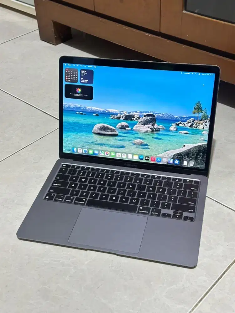 Macbook Air M1 2020 8/256 GB ex iBox