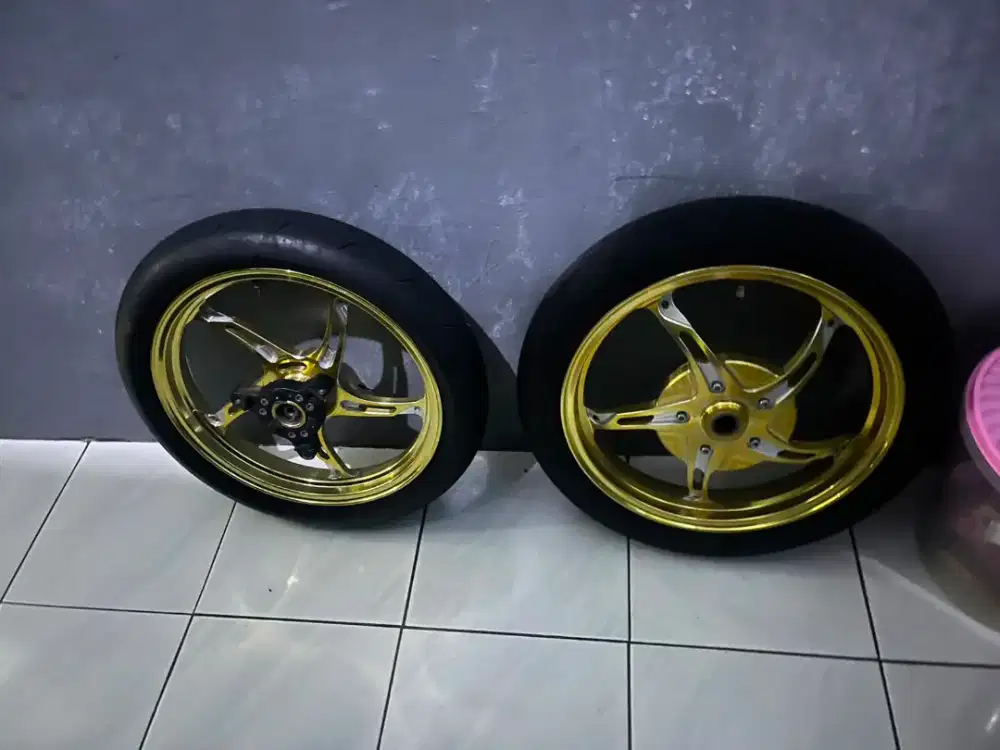 Vleg dan Ban Aerox