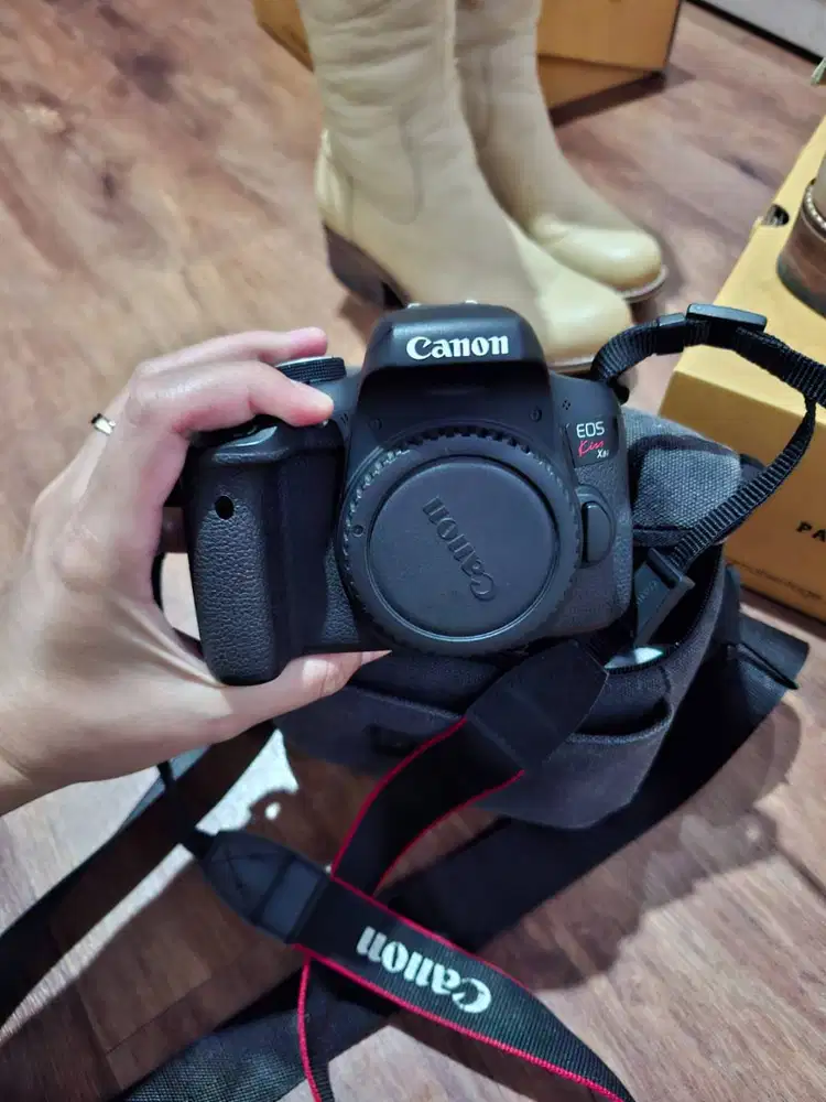 Kamera Canon DSLR Mirrorless Flip Screen, Kondisi Bekas Terawat