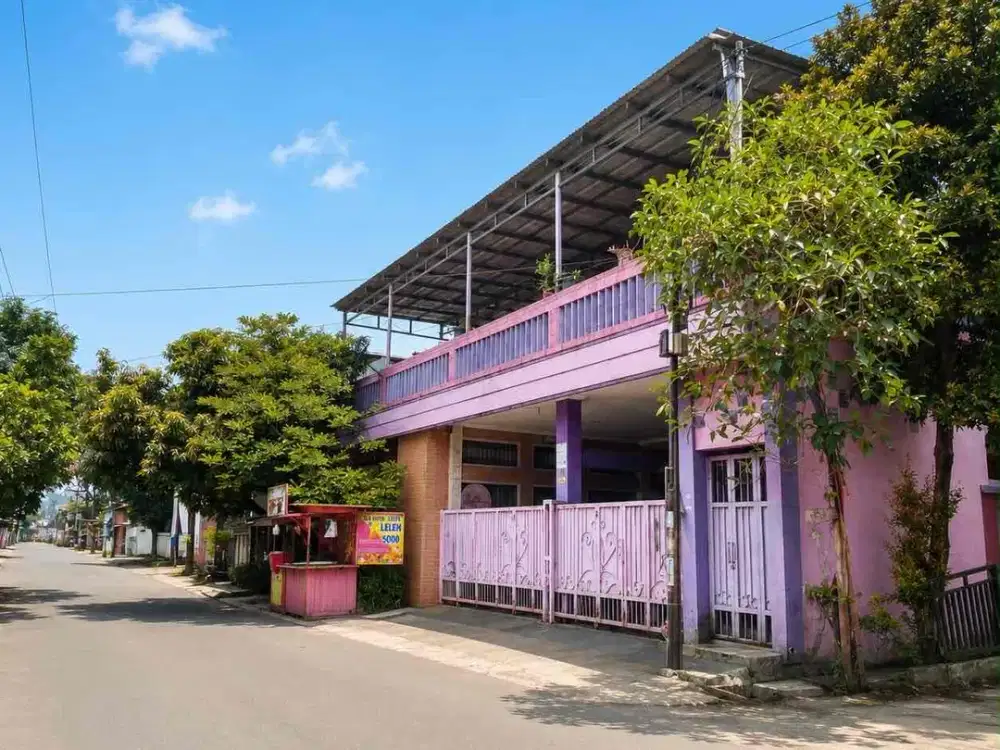 DIJUAL – Rumah Hook 2¼ Lantai Potensial untuk Hunian & Usaha Kafe