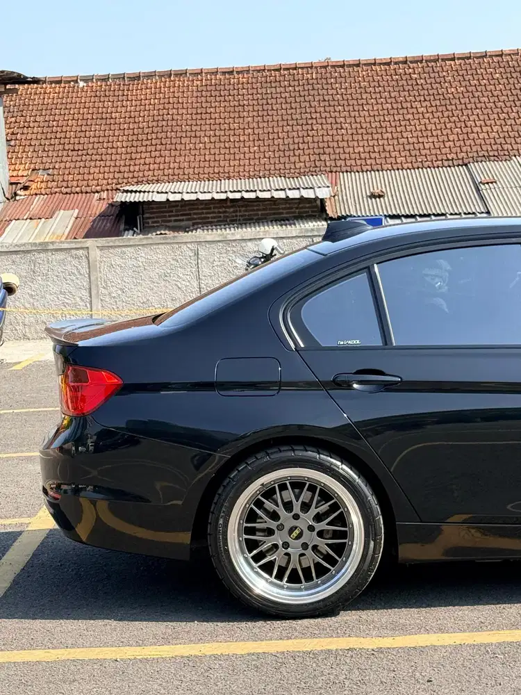 BMW 320i 2015 Bensin