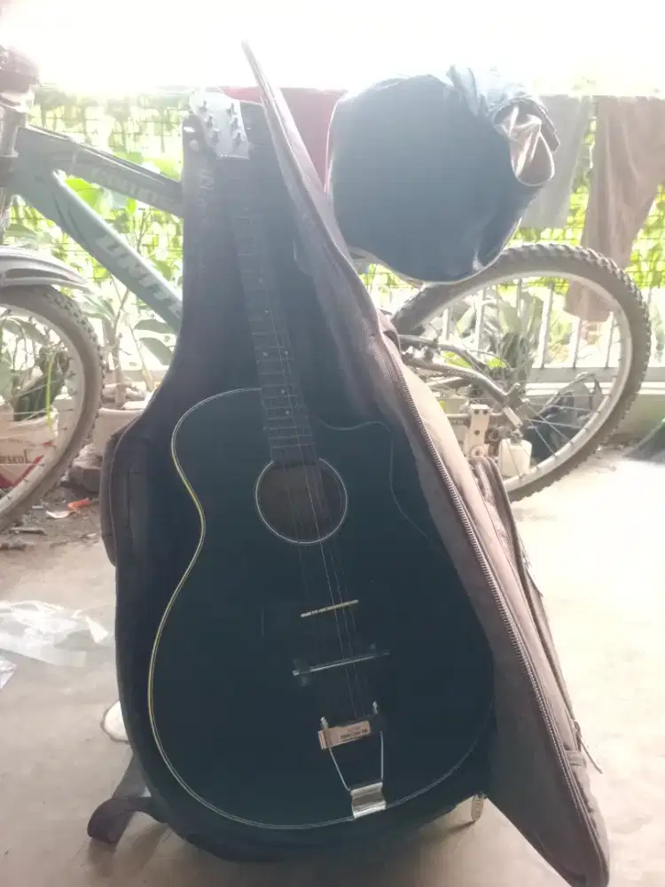 Bantu Jual nih gitar akustik jarang pake