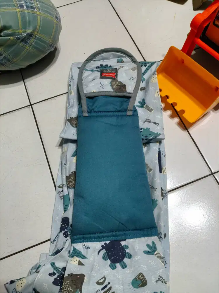 Gendongan Bayi merek dialogue inspired by love warna biru