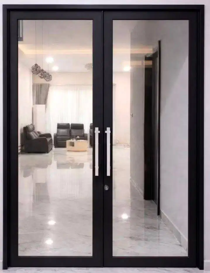 Mengerjakan pintu aluminium