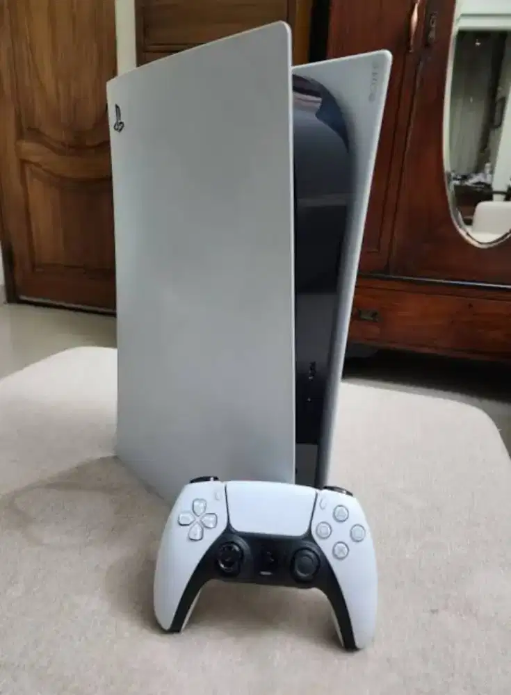 PS5 Digital + 2 stick Like New