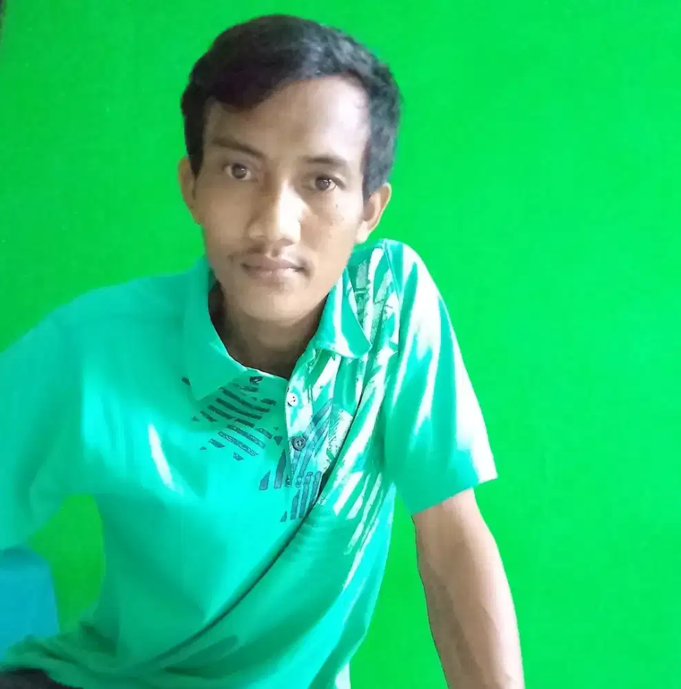 Cari kerjaan apa aja bangkar muat, bantu bantu ,jaga toko atau apa aja