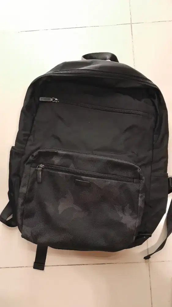 Tumi backpack lipat