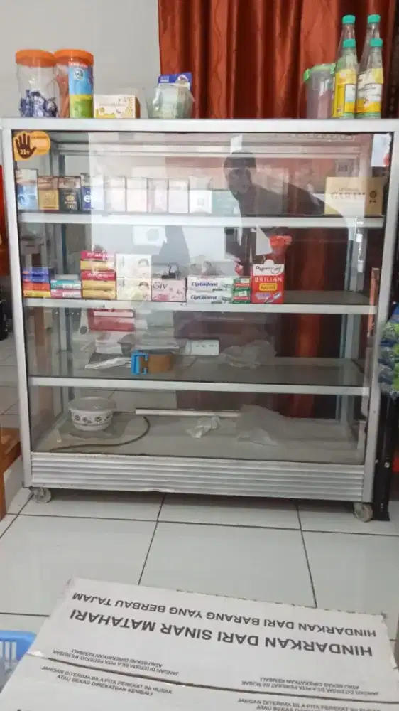 Etalase Kaca 4 Rak
