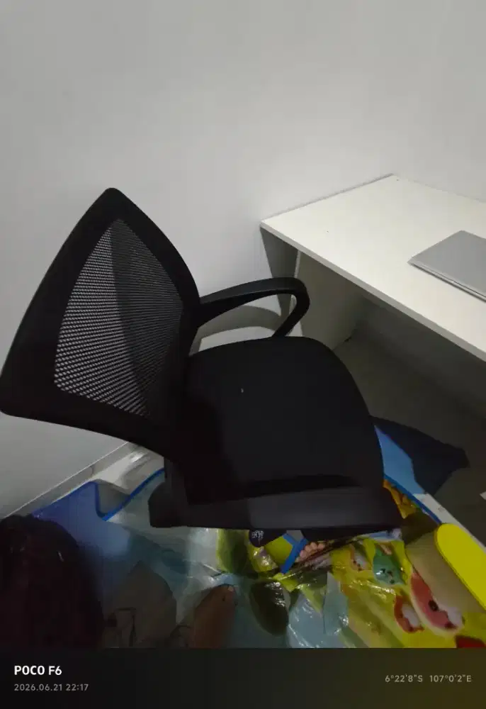 Kursi Kantor dan Meja Kayu