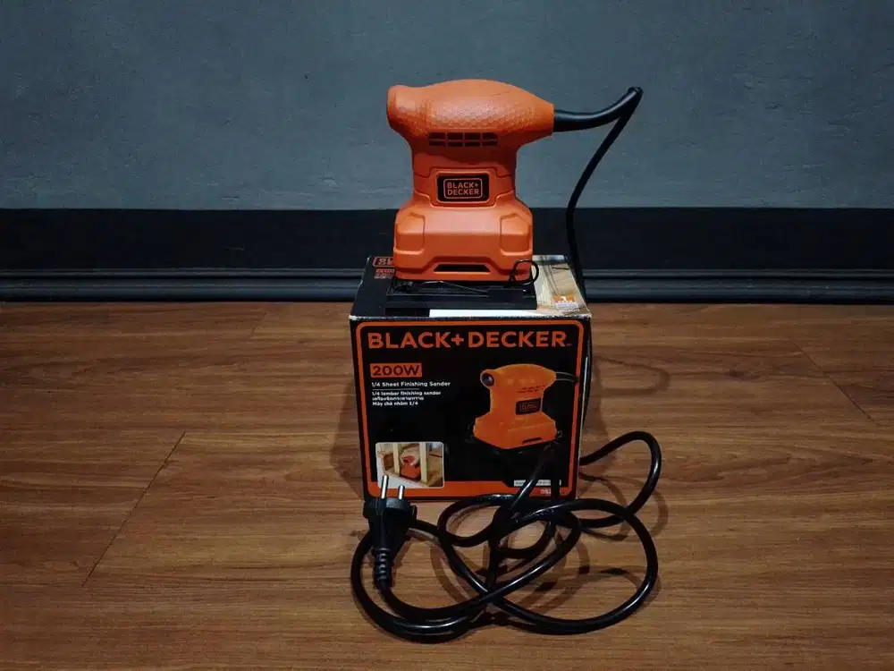 BLACK + DECKER BS200 - Mesin Amplas Kayu