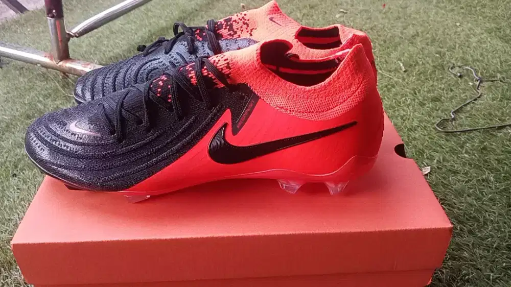 Nike phantom BNIB orange hitam  size 43