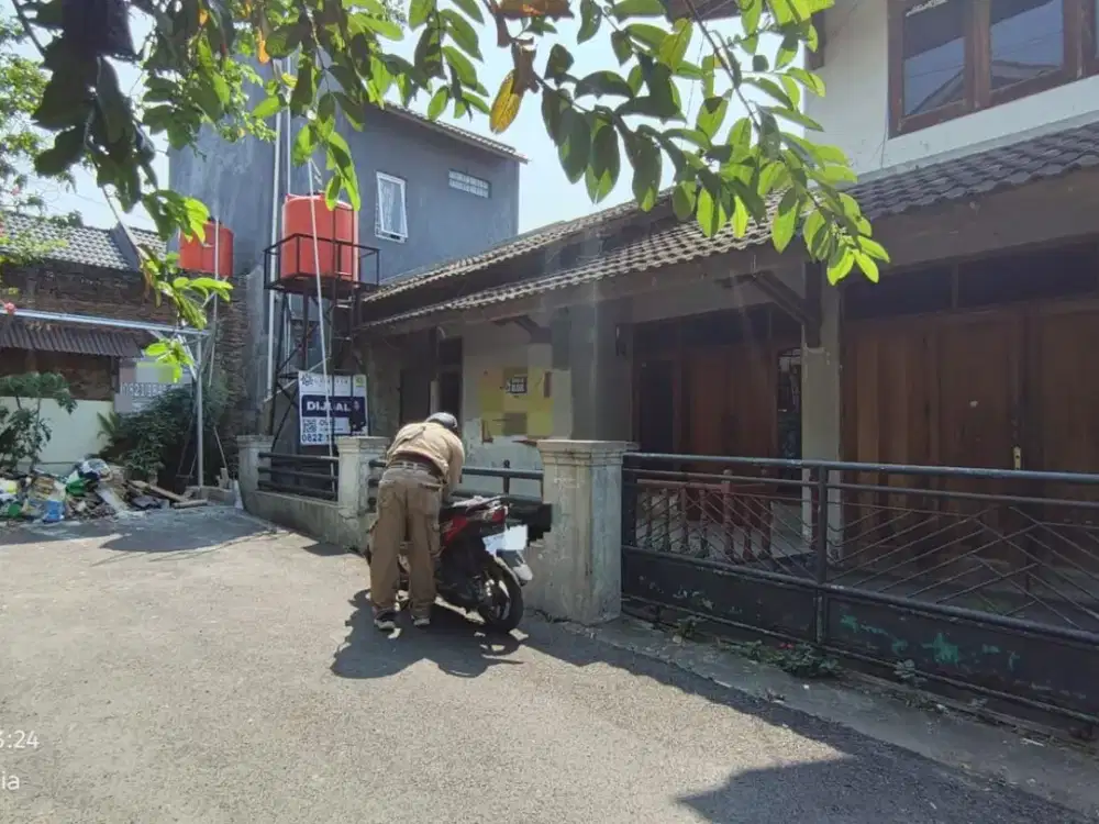 Rumah Perlu Renov Sedikiti di Cipamokolan Riung Bandung