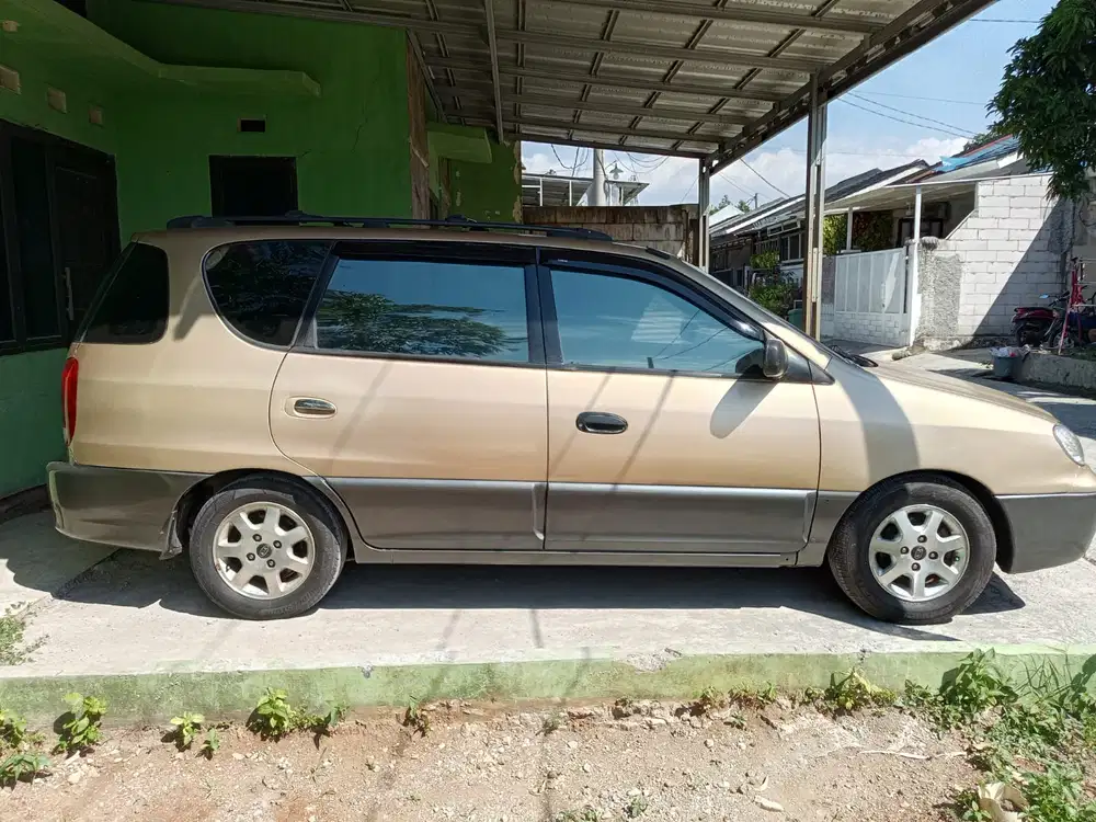 Kia Carens I 2001 Bensin