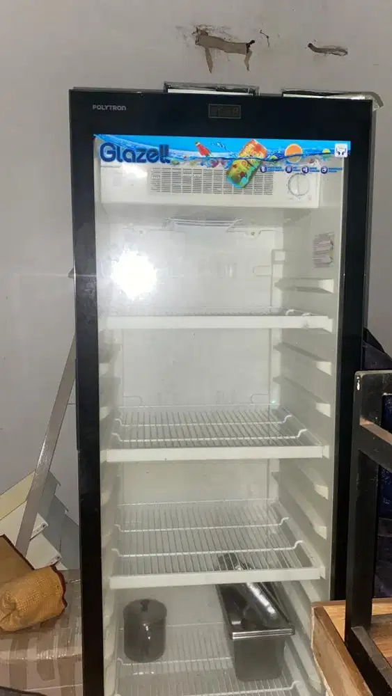 Showcase/chiller/kulkas polytron