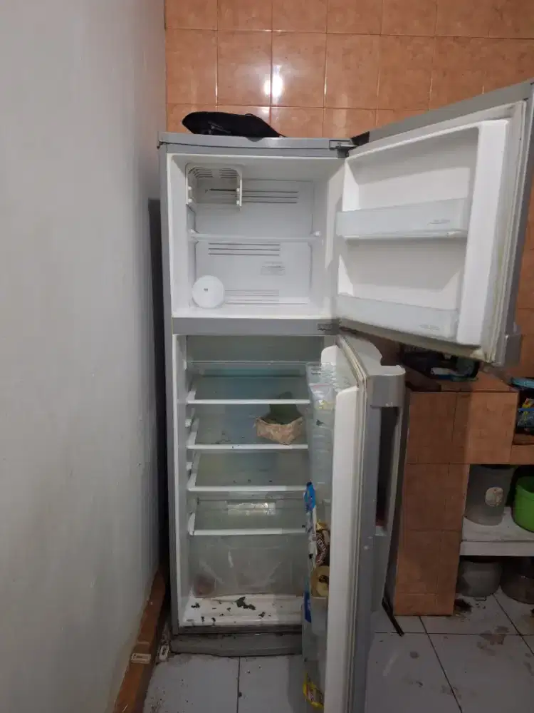 Kulkas 2 pintu tosihiba