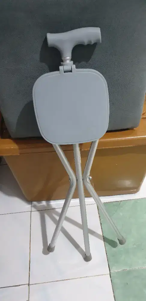 Tongkat lipat kesehatan