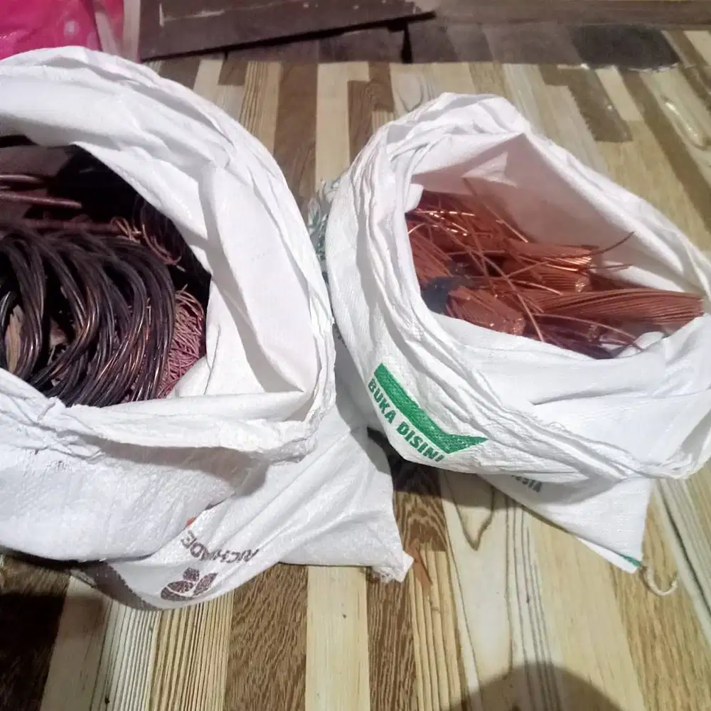 AC bekas  dan tembaga yang rusK 1.2 PK .350.1 PK.400.2.pk.550