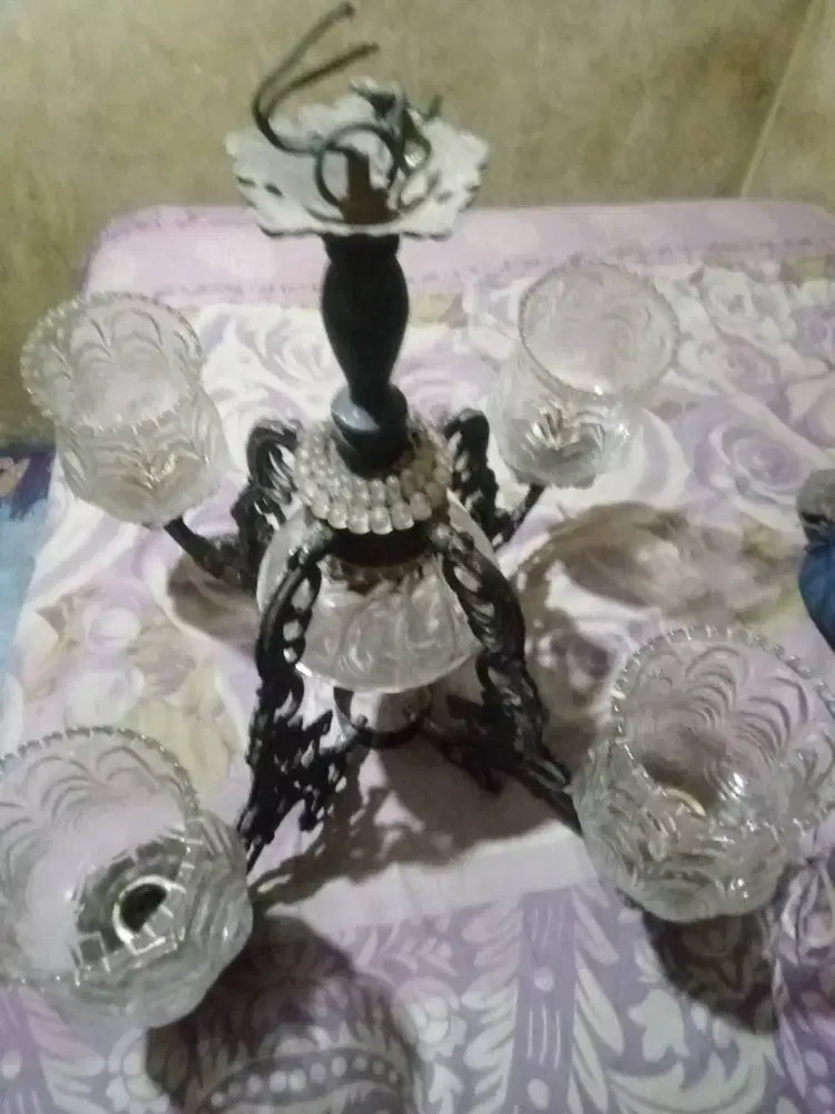 Lampu Gantung Antik Klasik 4 Kap Kaca, Rangka Logam Cor Vintage