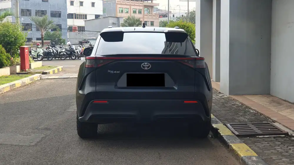 Km32rb toyota bz4x electric tss 2023 hitam