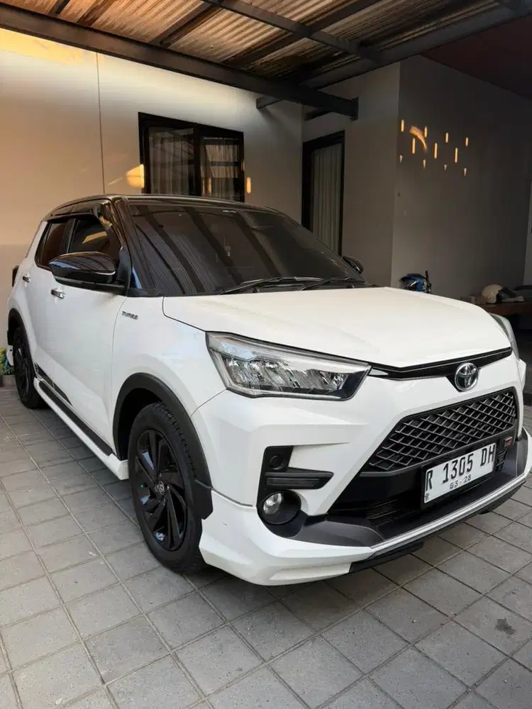 Toyota Raize 1.0 GR Turbo Putih Two Tone