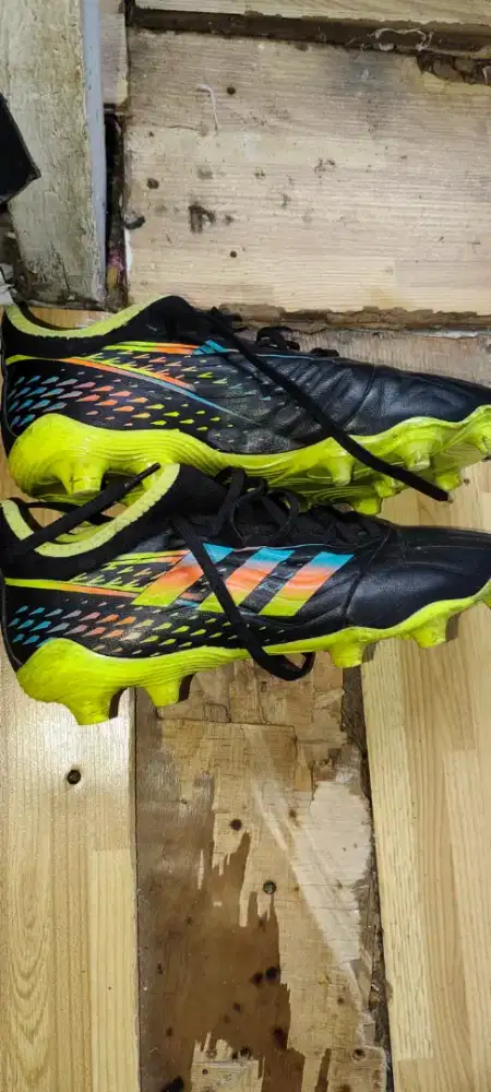 sepatu bola adidas original