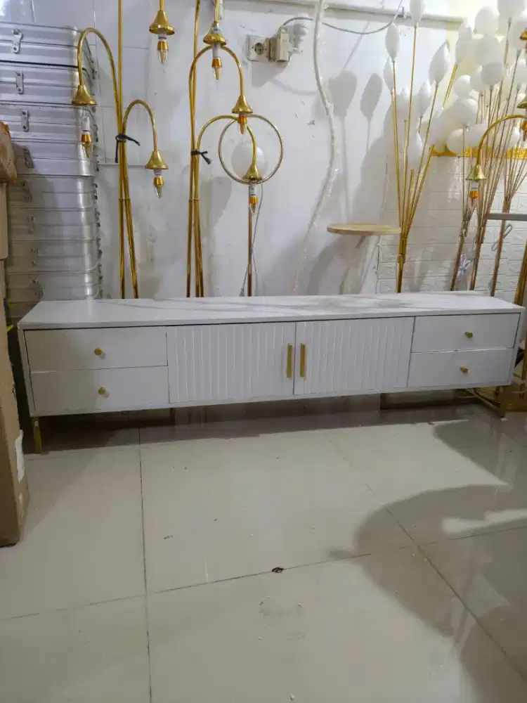 Jual meja TV Minimalis kondisi baru, Lok pondok cabe udik, Tangsel