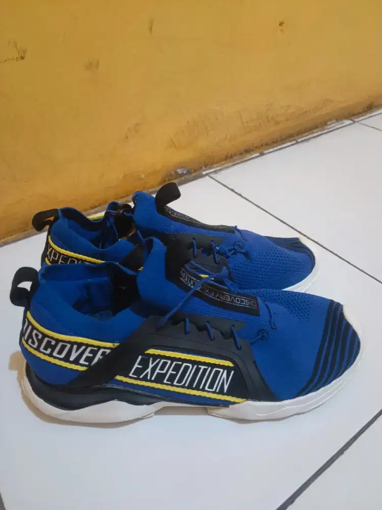 Sepatu second discovery expedition 41