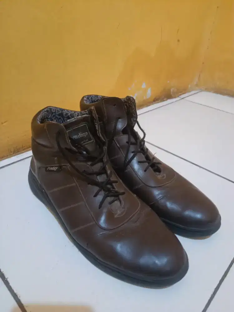 Sepatu boot second 44