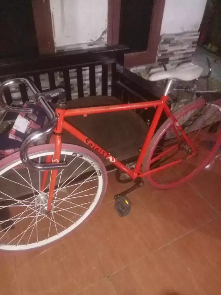 dijual sepeda fixie torpedo apa adanya ban bocor belakang