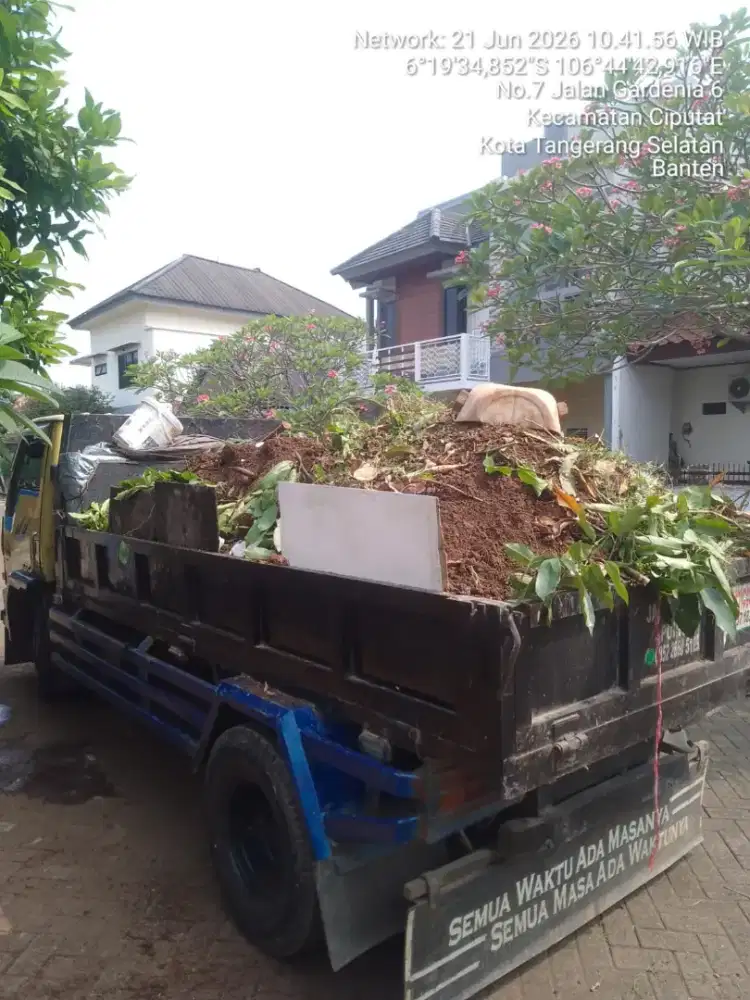 Jasa buang puing tanah dan urugan