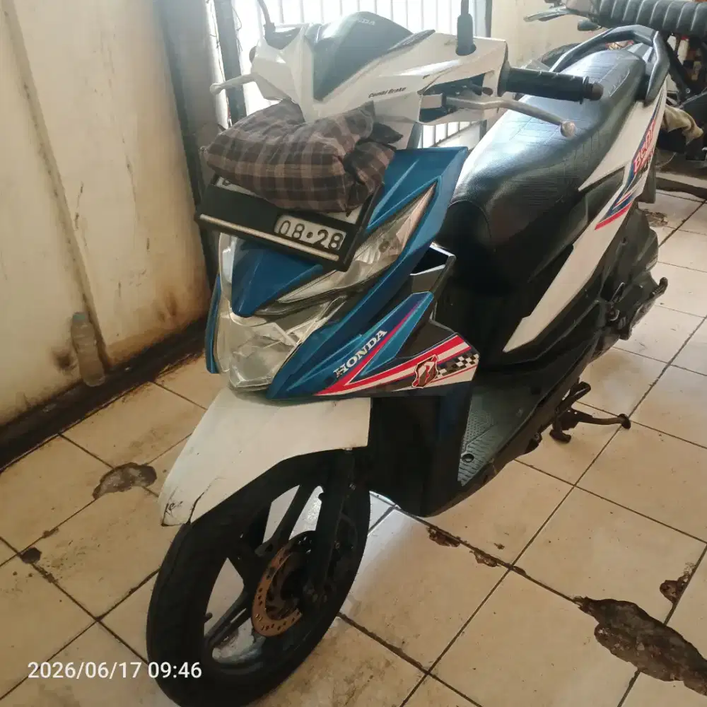 Di jual unit beat eco tahun 2018 lengkap pajak dan plat panjang.