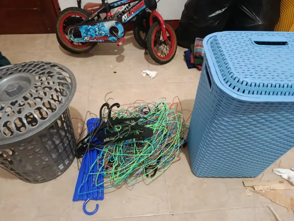 Keranjang londry, hanger/jemuran