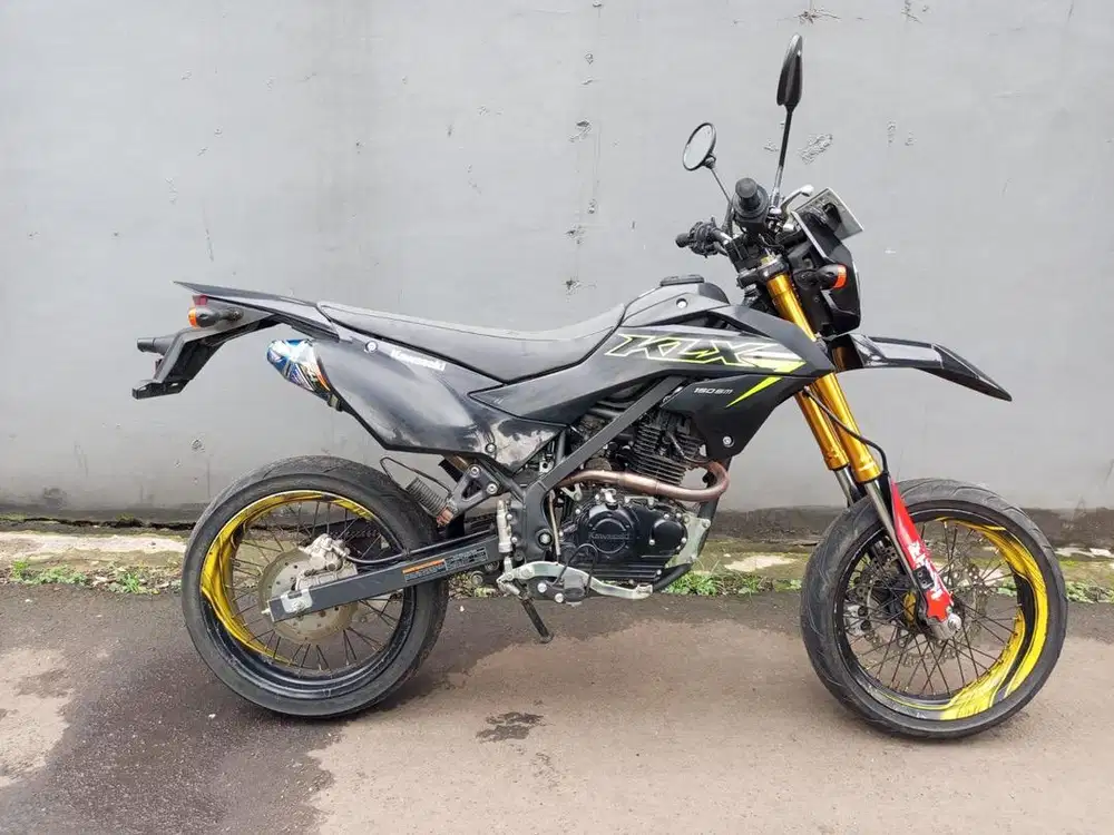 KLX 150 SM 2025 KM rendah