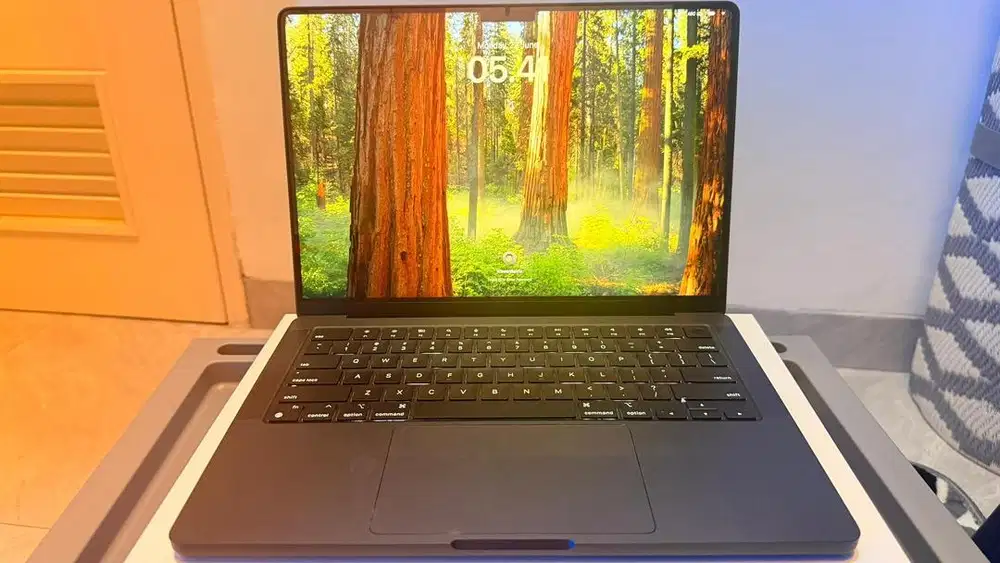 Macbook pro 14 inci