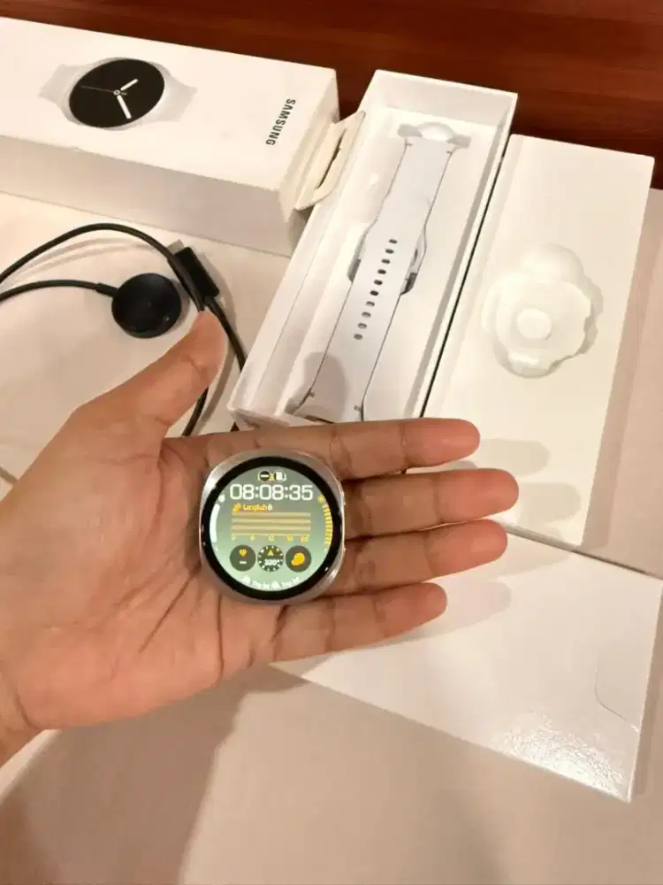 FOR SALE SMART WATCH  SAMSUNG GALAXY 8