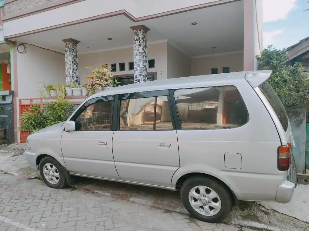 Dijual kijang kapsul silver tahun 2002
