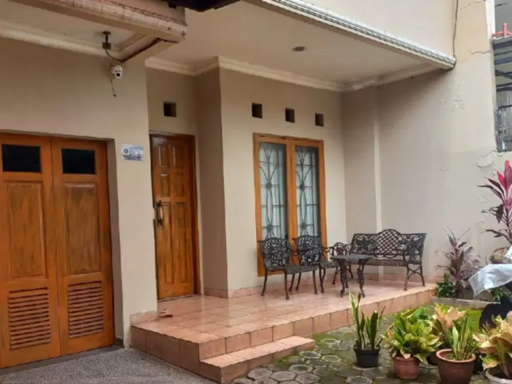 Rumah 2 Lantai Ciamik Di Kebon Jeruk