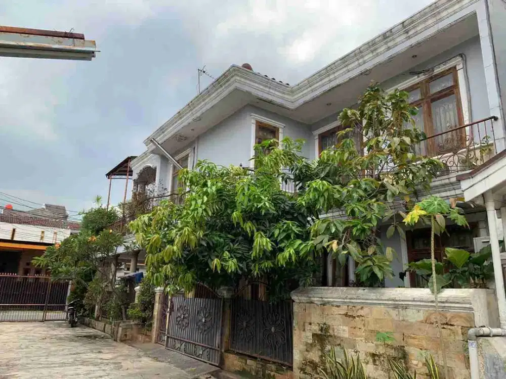 Rumah Mewah di Grand Galaxy