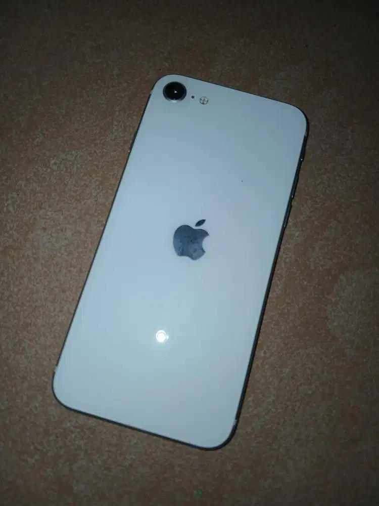 Handphone iphone se 2020