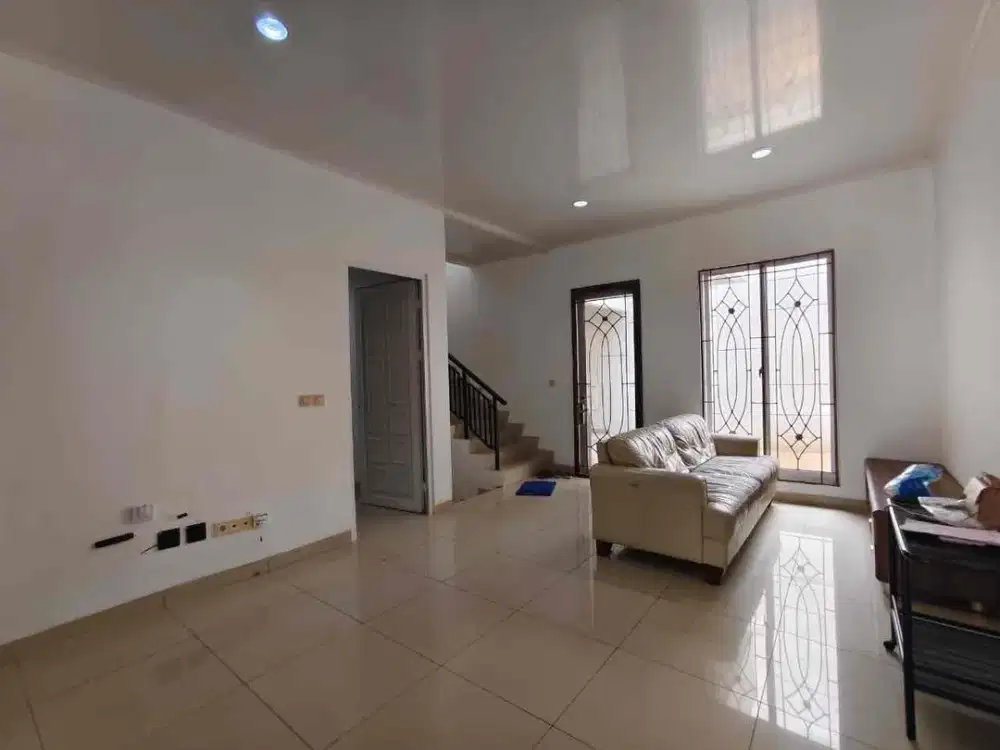 DISEWAKAN RUMAH – AUSTRALIA GLC UK 8x15