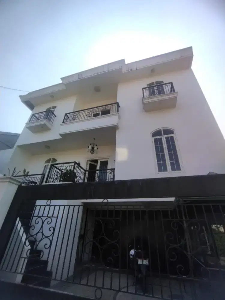 JUAL RUMAH LUX 3 LANTAI FULL FURNISHED LEUWIPANJANG BANDUNG