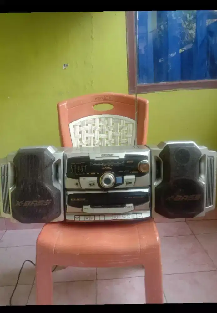 Radio jadul Sharp Simba